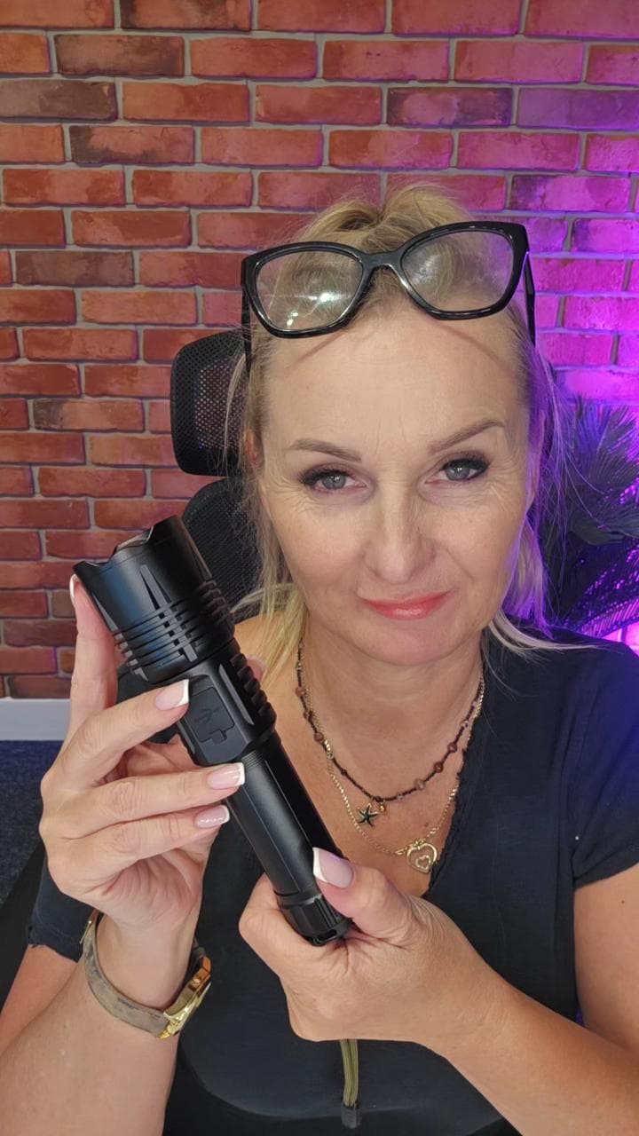 Latarka LED TAKTYCZNA z funkcją POWERBANK 8800mAh
