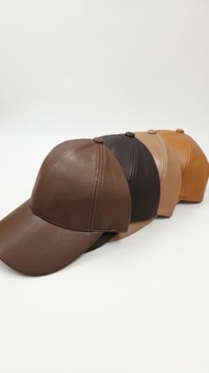 Czapka z daszkiem eko skóra H-56001