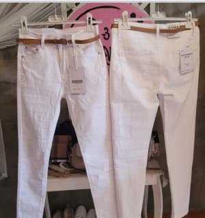 Product - Białe M'Sara jeansy 